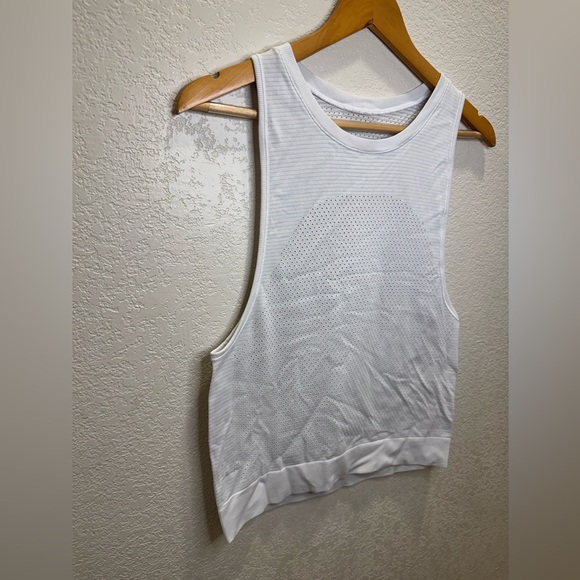 Lululemon athletica muscle tank Women's Top Sz 2 - Picture 5 of 9